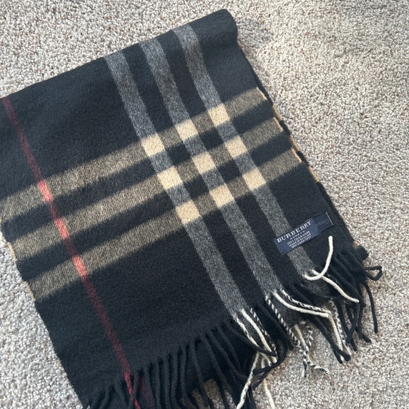 Authentic Burberry 100 percent cashmere unisex scarf - Picture 5 of 5